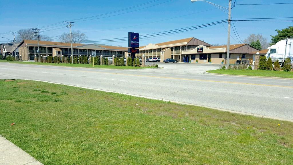 American Inn And Suites Countryside Exterior photo